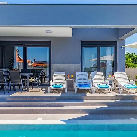 Istriensonne 0785 - Double 1 & Double 2 Mit Pool Апартаменты Loborika